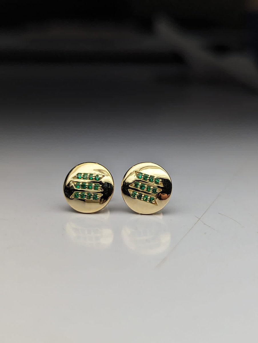 Confidencevvs1's tweet photo. We finished these @solana inspired earrings that I made for my brotha Byrd @Bravo006i faithfully wears em everyday while sol is ripping ! 💰 https://t.co/fwb7vAnKAs