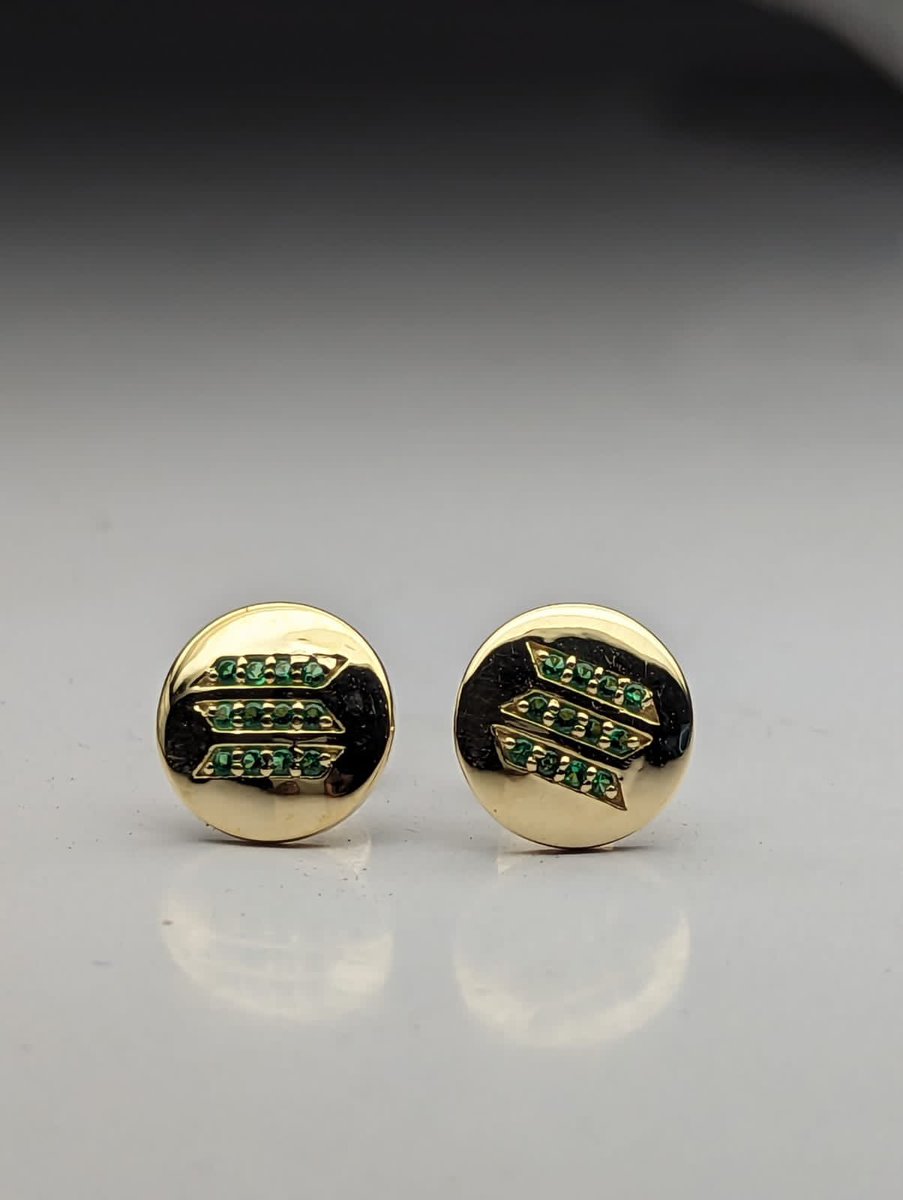Confidencevvs1's tweet photo. We finished these @solana inspired earrings that I made for my brotha Byrd @Bravo006i faithfully wears em everyday while sol is ripping ! 💰 https://t.co/fwb7vAnKAs