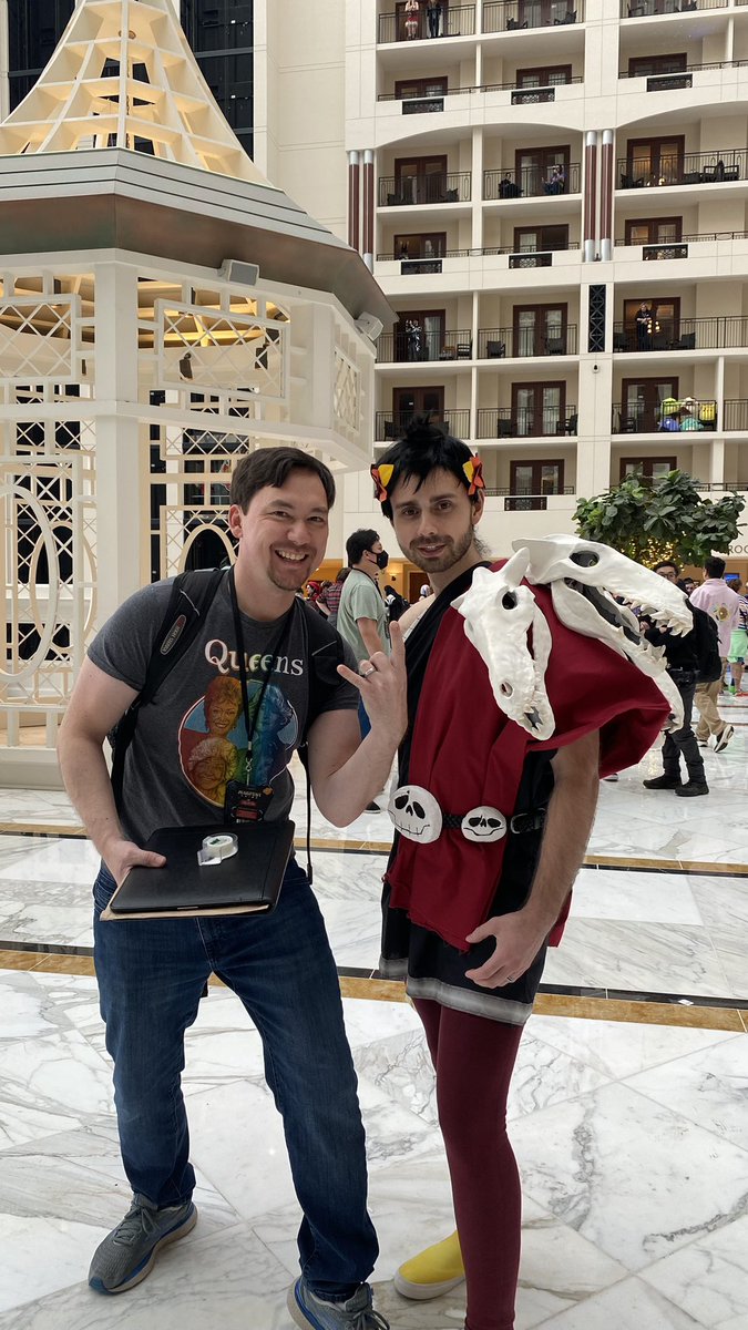 MahnPlaysMusic's tweet photo. Ran into @pandoras_bread dressed up as Zagreus from Hades! https://t.co/Zgf0hYsecC