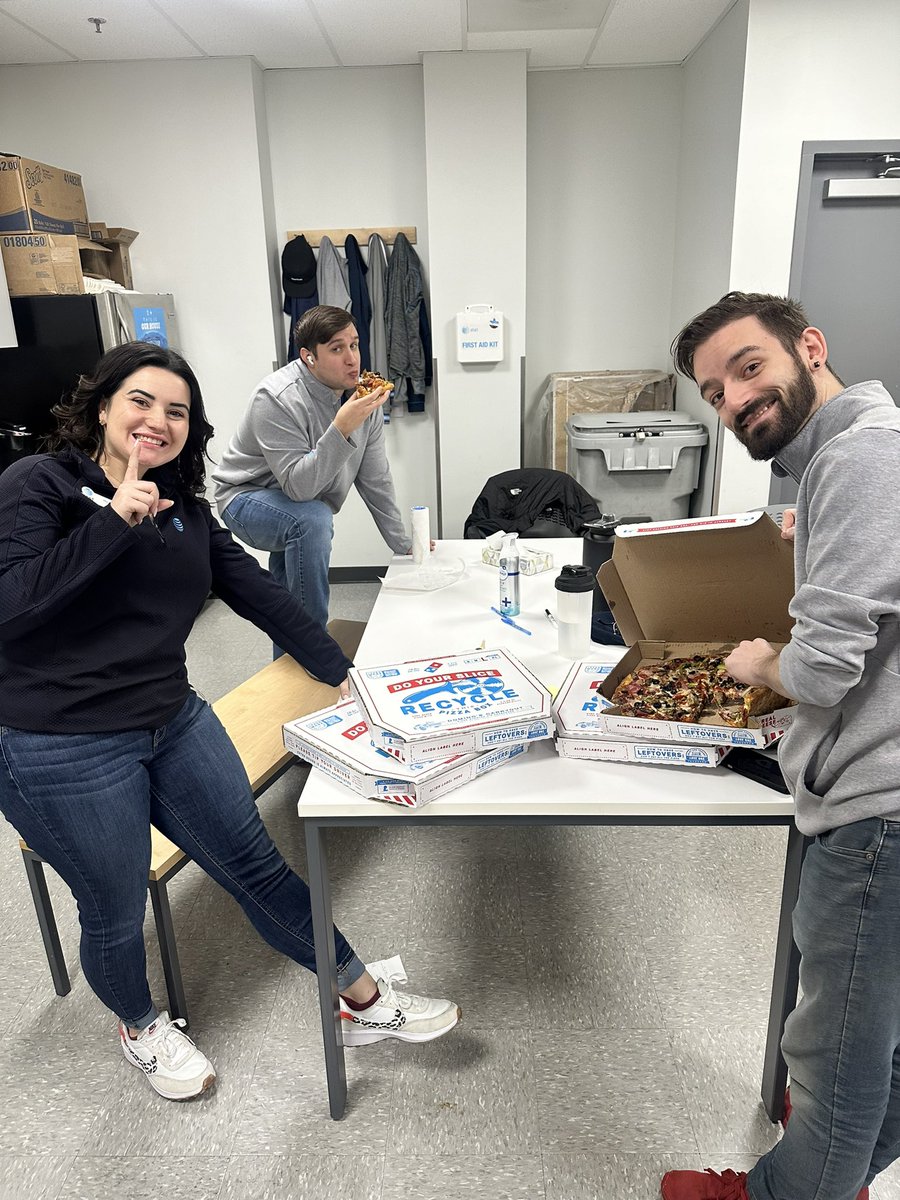 OnlyDiggs's tweet photo. I know they say “Knowledge = Power” but today knowledge = pizza 🍕!! Thank you @ProTechMikeD for the doughlicious reward!! #LifeAtATT #GetAPizzaTheAction https://t.co/7TuOYzBZeM