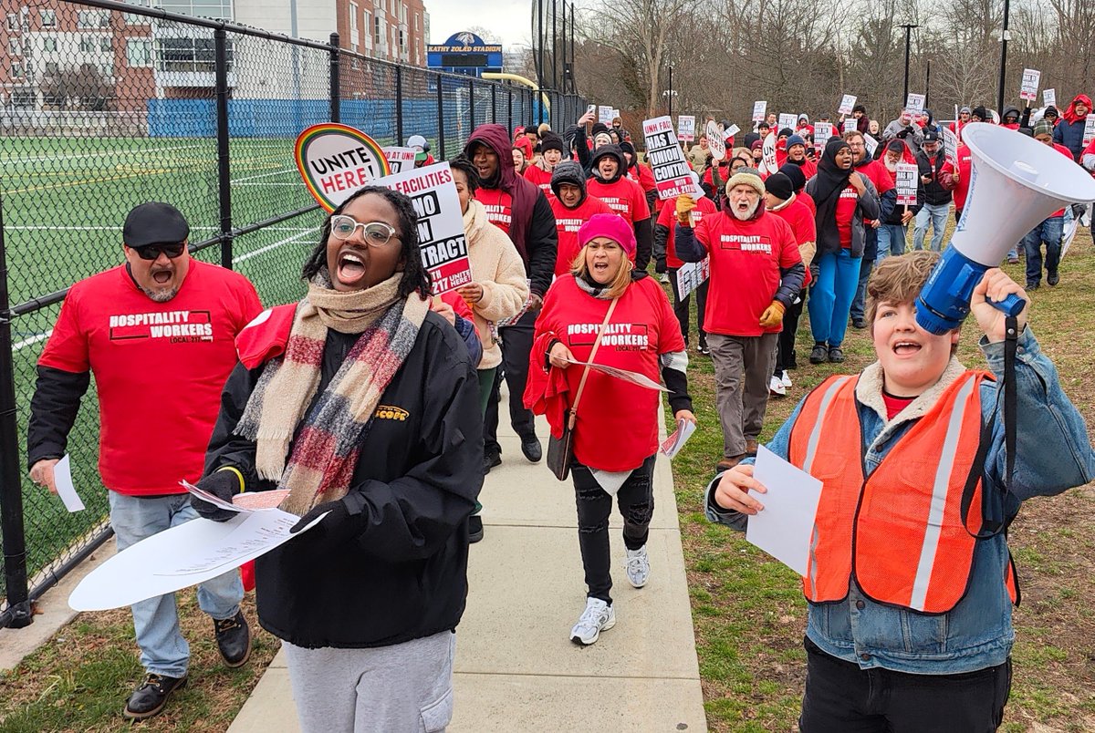 217unitehere's tweet photo. University of New Haven workers took action for a great contract! The facilities workers made it clear that without us, there is no UNH. Our labor has dignity and we deserve fair wages, good healthcare and safe working conditions now! https://t.co/zCfuec8j1N