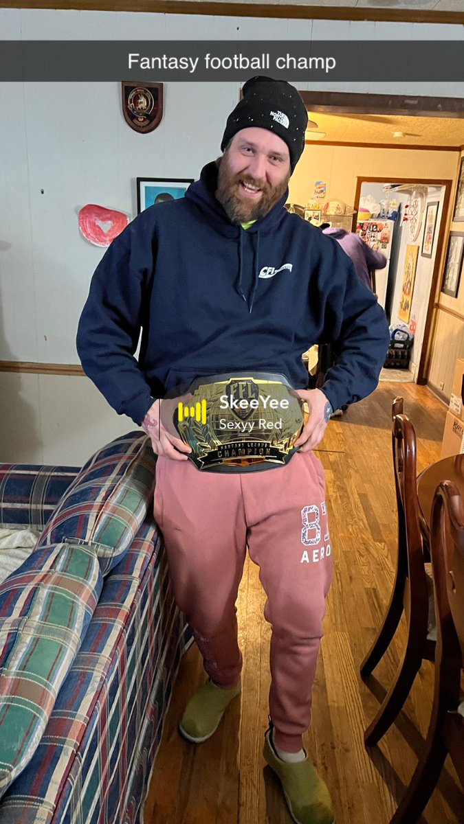 gators37917's tweet photo. I’m your local fantasy football champ. https://t.co/eWwjweqsPp