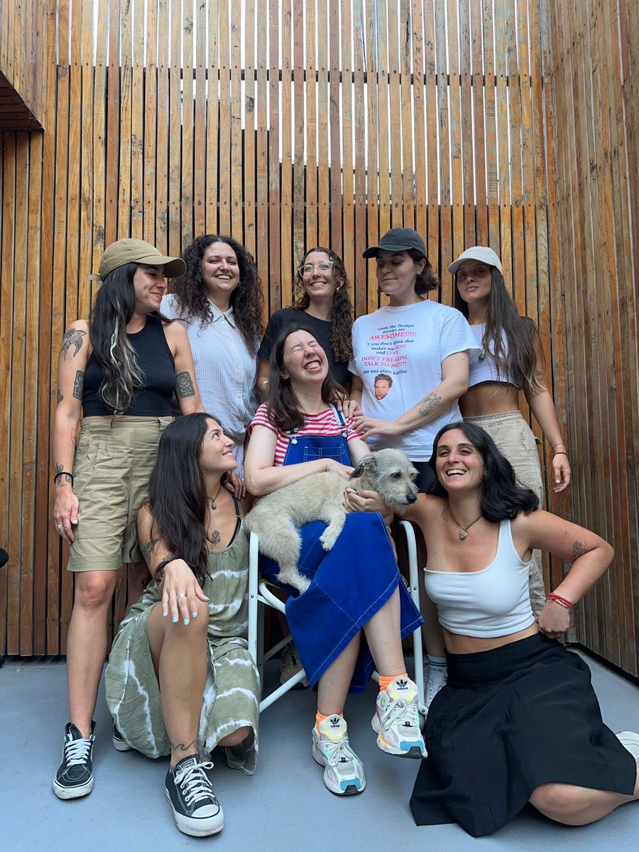 palomagarello_'s tweet photo. Más que noche de lolas, fue tarde de tetas en el Aguantadero de Ideas S.A, tiras un boxer de jacobo el gordi y no toca el suelo. https://t.co/iqOGR4Sg6J