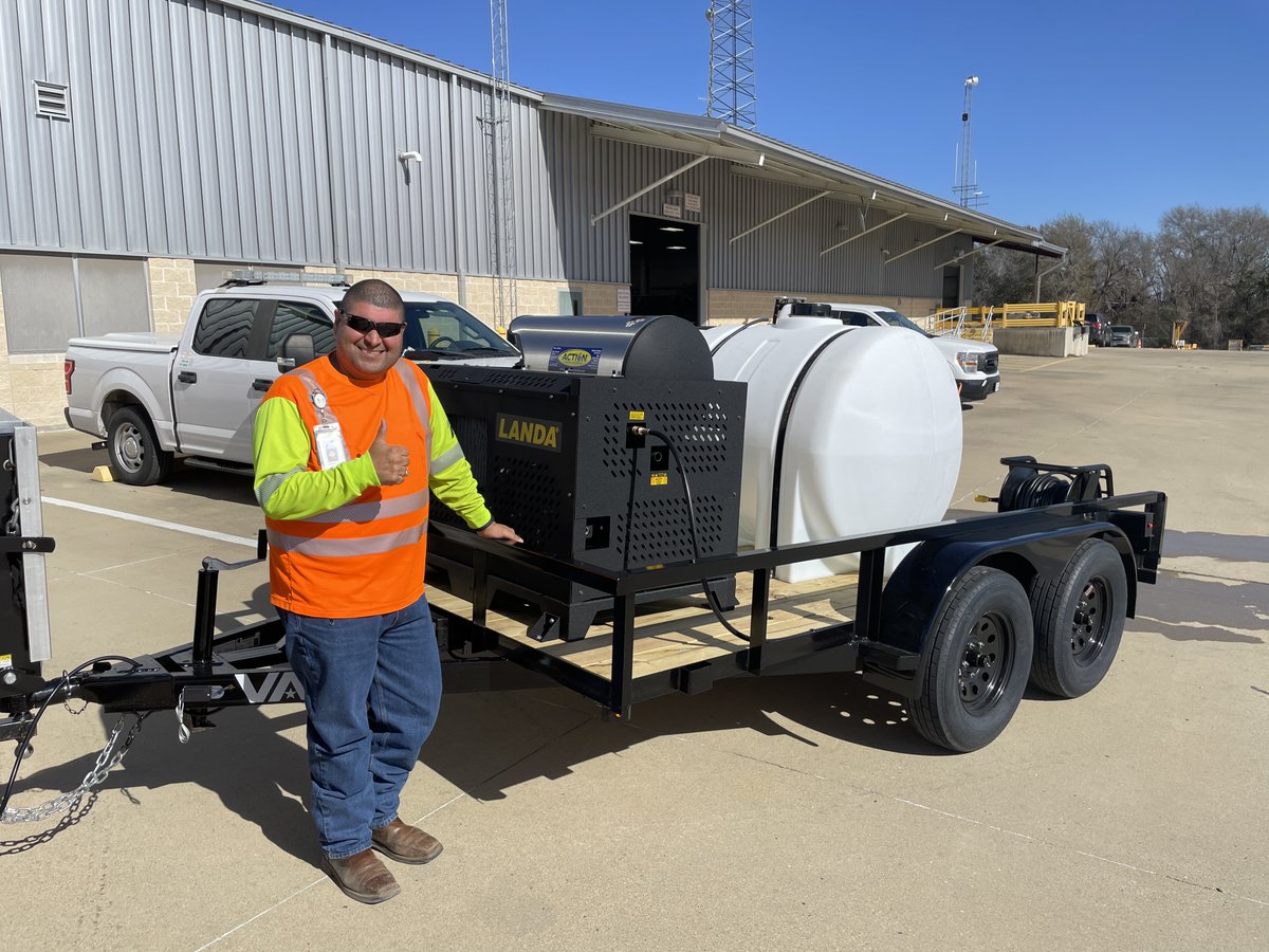 actioncleaning7's tweet photo. JUST DELIVERED! A giant Landa diesel pressure washer (4.7GPM @ 3500 PSI) with a 335gal tank and hose reel on a 12' trailer. This machine went to the TXDOT!

#landatough @LandaTough https://t.co/N433F90Scl