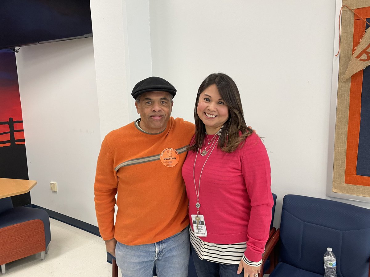 Such a great learning opportunity this morning for English 4 AP/D students! Thank you, @caryclack for sharing your literary insights and life experiences with <a href="/NISDBrandeis/">Brandeis High School</a> seniors. <a href="/ExpressNews/">San Antonio Express-News</a> <a href="/NISD/">Northside ISD</a>