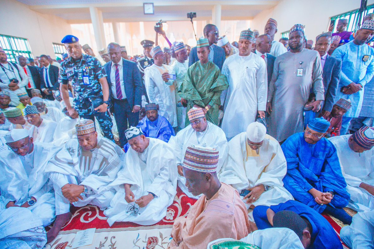 Earlier Today, I attended the Wedding Fatiha of my Sister Samira @NasiridrisKG with her husband. I was opportuned to be in the midst of my parents @GovUmarGanduje,@ProfZulum,@AbdullahiASule,@daudalawal_,@ubasanius,@dikko_radda,@uanamadi,@Ahmedaliyuskt,@SenatorAKyari Thank You All