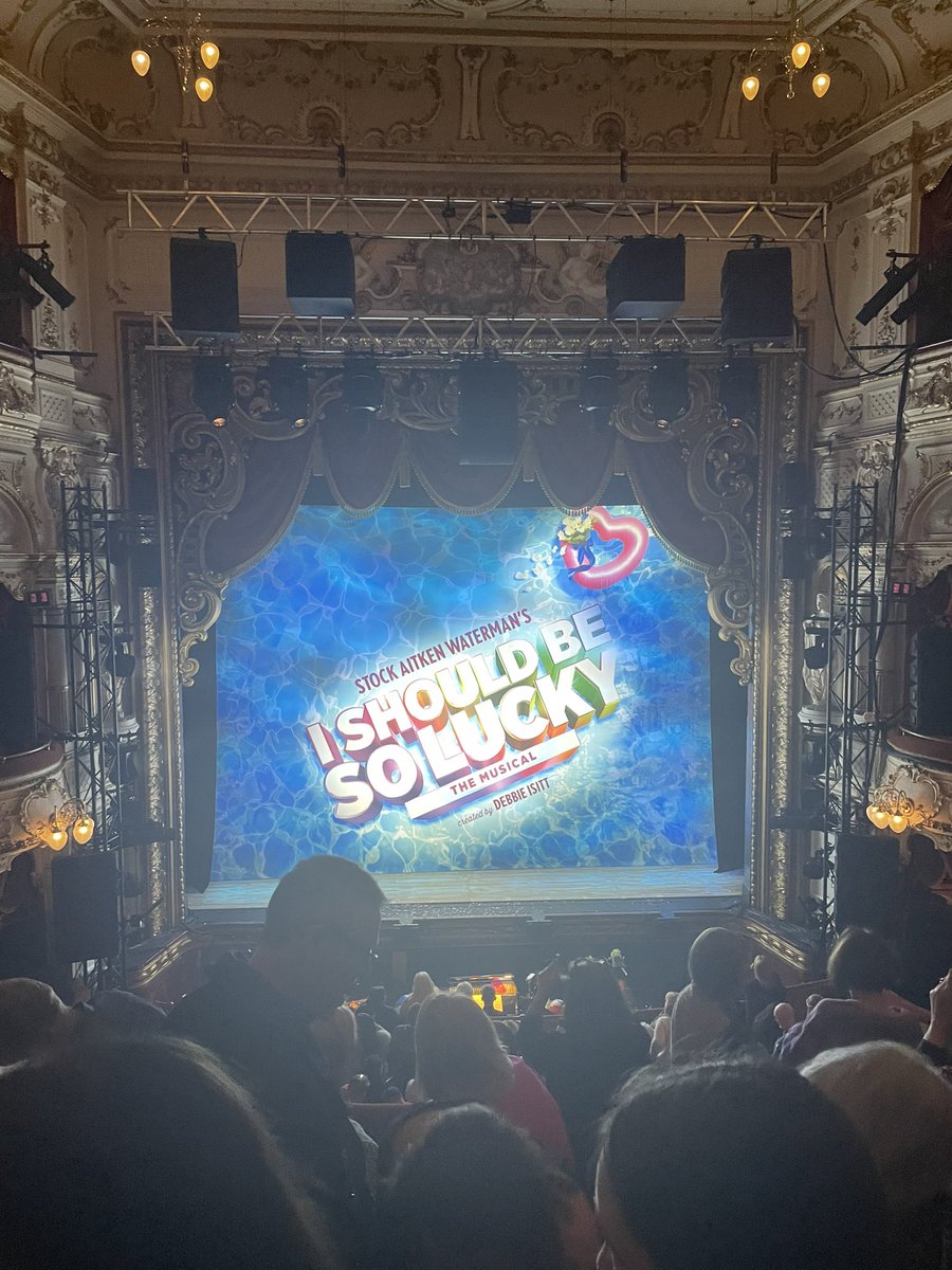 Well this was VERY good 👏🏻👏🏻 @SoLuckyMusical @SheffieldLyceum #sheffieldissuper