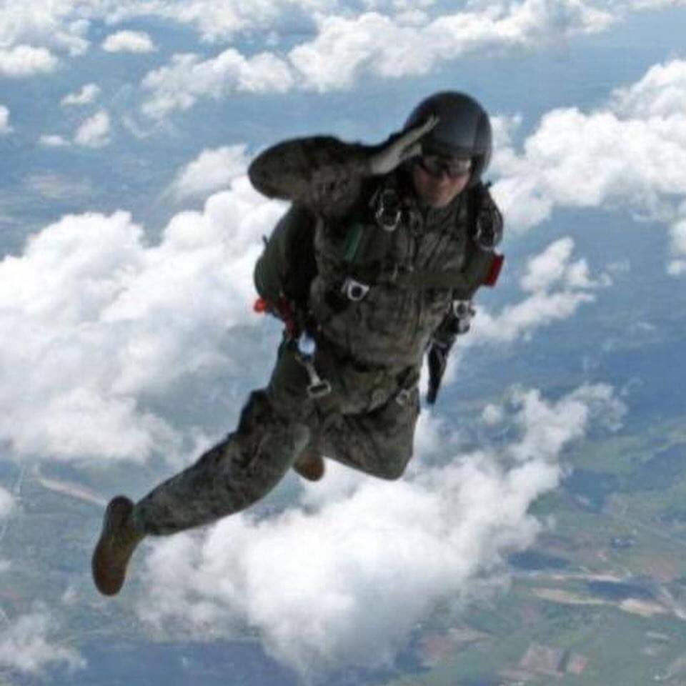 HeartOTXHeartMD's tweet photo. Headed to Texas tonight for a sad occasion,
…but there are silver linings in every cloud.
I wish #RangerJim could’ve met Von.
#PoppyTweets
#RIPjim https://t.co/MpzVQ14ZYy