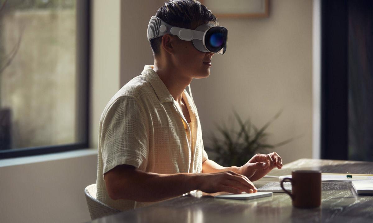 ELTIEMPO's tweet photo. Video: CEO de Apple muestra el espectacular proceso de fabricación de gafas Vision Pro
➡️https://t.co/3da9t6puym https://t.co/jv9zPjwp3X