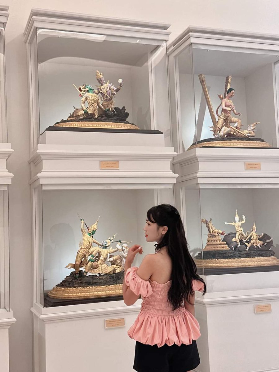 CheckinViet's tweet photo. MOCA | Bangkok, Thailand 🪸

Đứng là có ảnh đẹp là có thiệt 🤭🤭🤭
“ Triển lãm trưng bày những bức tranh giá trị “ 🤭🤭🤭
Tranh đẹp hay e đẹp ạ ???!💓💓💓
#Thailand 
#checkintravel https://t.co/0tT4aW0vRE