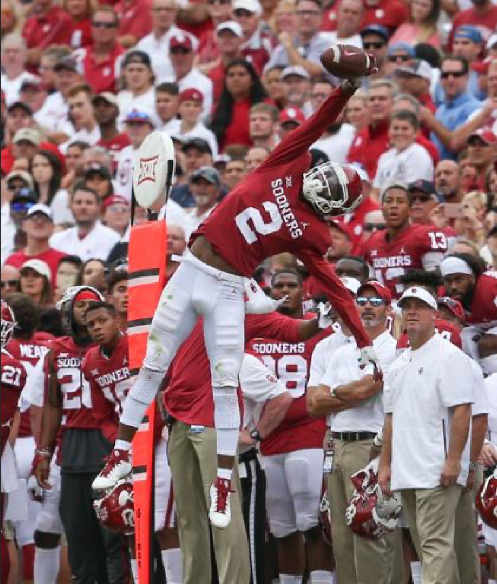 Extremely Blessed to receive an Offer from the University of Oklahoma! @DeMarcoMurray @CoachVenables @OU_Football #BoomerSooner 🔴⚪️ @CoachAdhir @BrandonHuffman @GregBiggins @adamgorney @ChadSimmons_ @ErikRichardsUSA @Zack_Poff_MP @jnashmusic @CoachBriscoeWR @GoldFeetGlobal