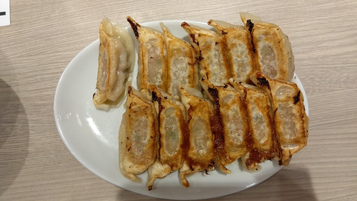 _CINEMASCOPE_'s tweet photo. @ruto_eviwon 餃子の王将と言うぐらいだからやっぱり餃子🥟
頼まない時もある…
ラーメンは頼んだことない🍜
外食では全くラーメン食べない… https://t.co/MfnGZPNFjj