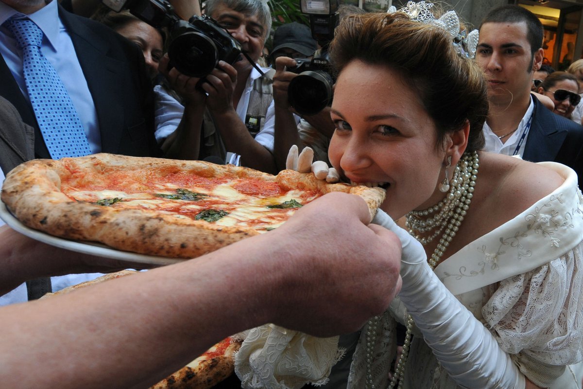 Napoli ancora viva tweet media