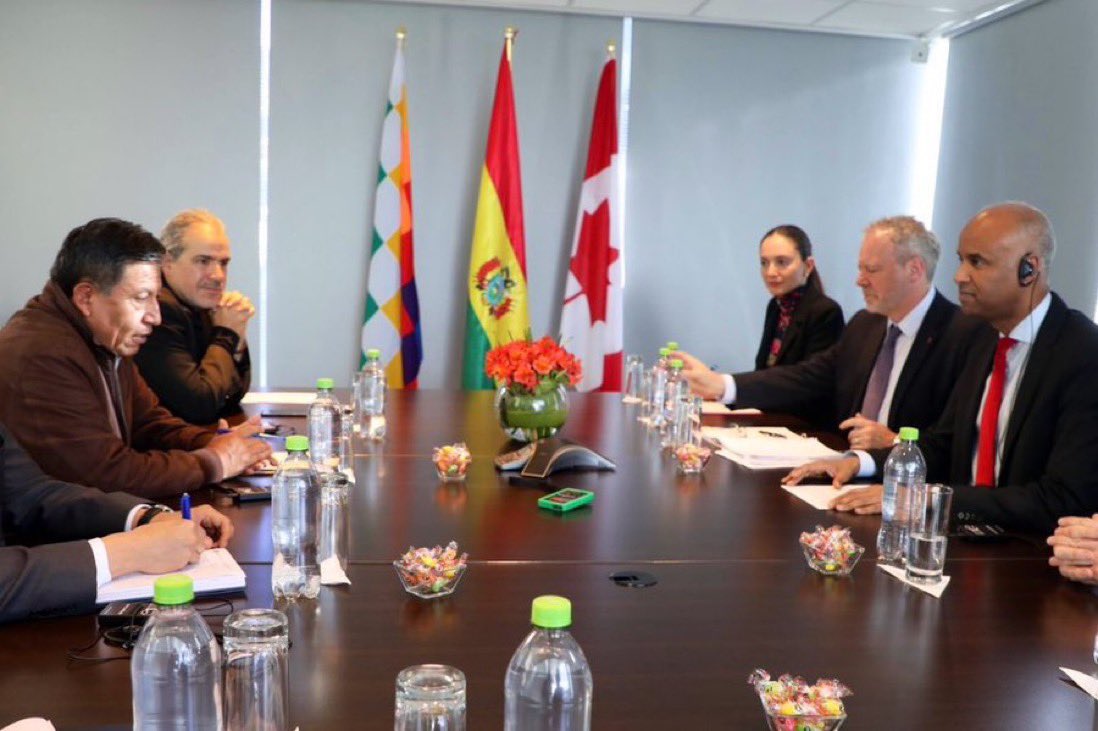 El ministro Hussen de <a href="/DevCanada/">Développement Canada</a> se reunió con David Choquehuanca, Vicepresidente de 🇧🇴, para reafirmar nuestro compromiso de profundizar nuestros vínculos en prioridades comunes en materia de igualdad de género, derechos de los pueblos indígenas y la acción por el clima.