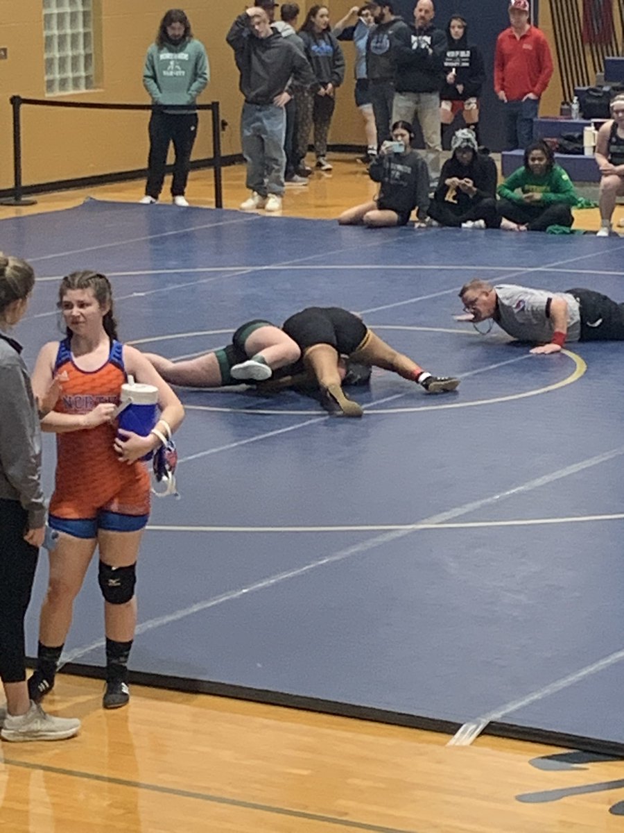 Mr. Wall tweet media