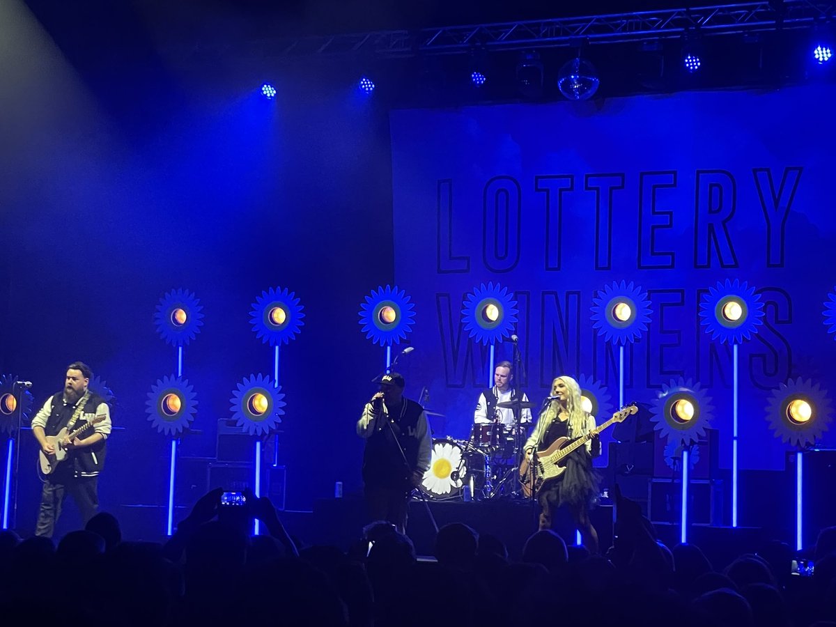 markhk's tweet image. Wow! What an epic night seeing @LotteryWinners &amp;amp; @Reverend_Makers in Manchester, absolutely amazing.