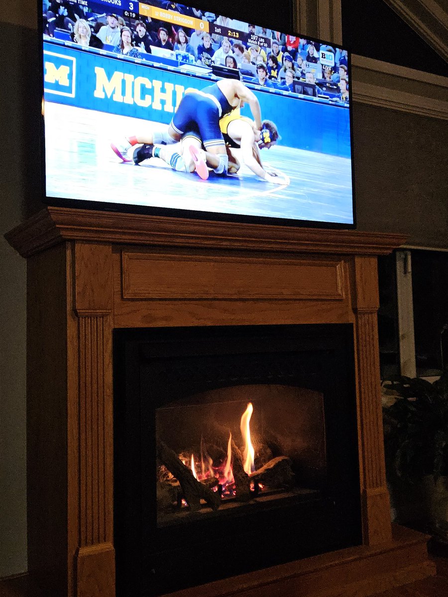 AngNew1's tweet photo. All Friday Night!  B1G Wrestling #B1G #coffeegrinder https://t.co/k1sBJeJrrX