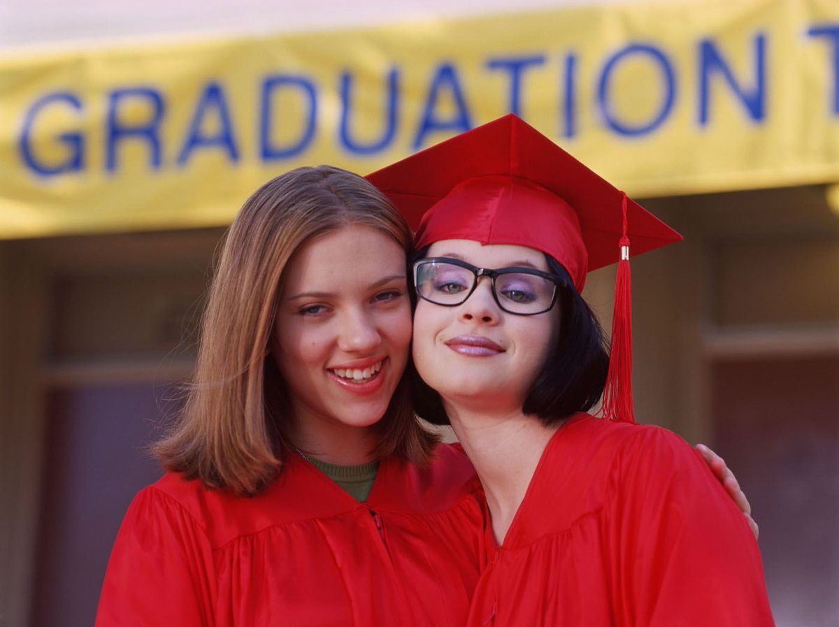 GHOST WORLD (2001), directed by Terry Zwigoff, written by Daniel Clowes & Terry Zwigoff based on the comic book by Daniel Clowes, screens in 35mm next Friday, January 26th, at 2:00pm. Tickets: buff.ly/3H5A94C