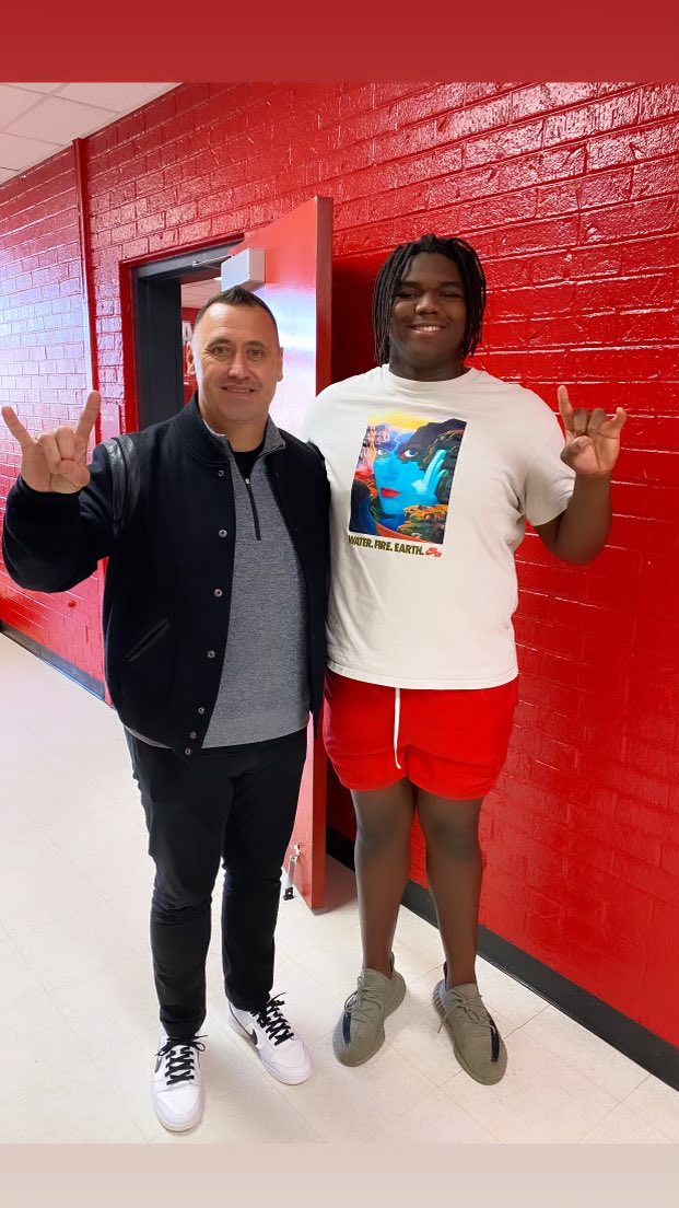 Great visit with <a href="/CoachSark/">Steve Sarkisian</a> and <a href="/Coach_Gideon/">Blake Gideon</a> Thanks for landing in Bellville, America.  🚁 
<a href="/TexasFootball/">Texas Football</a> <a href="/Dj_sanders05/">Dj sanders</a> 
#SLR