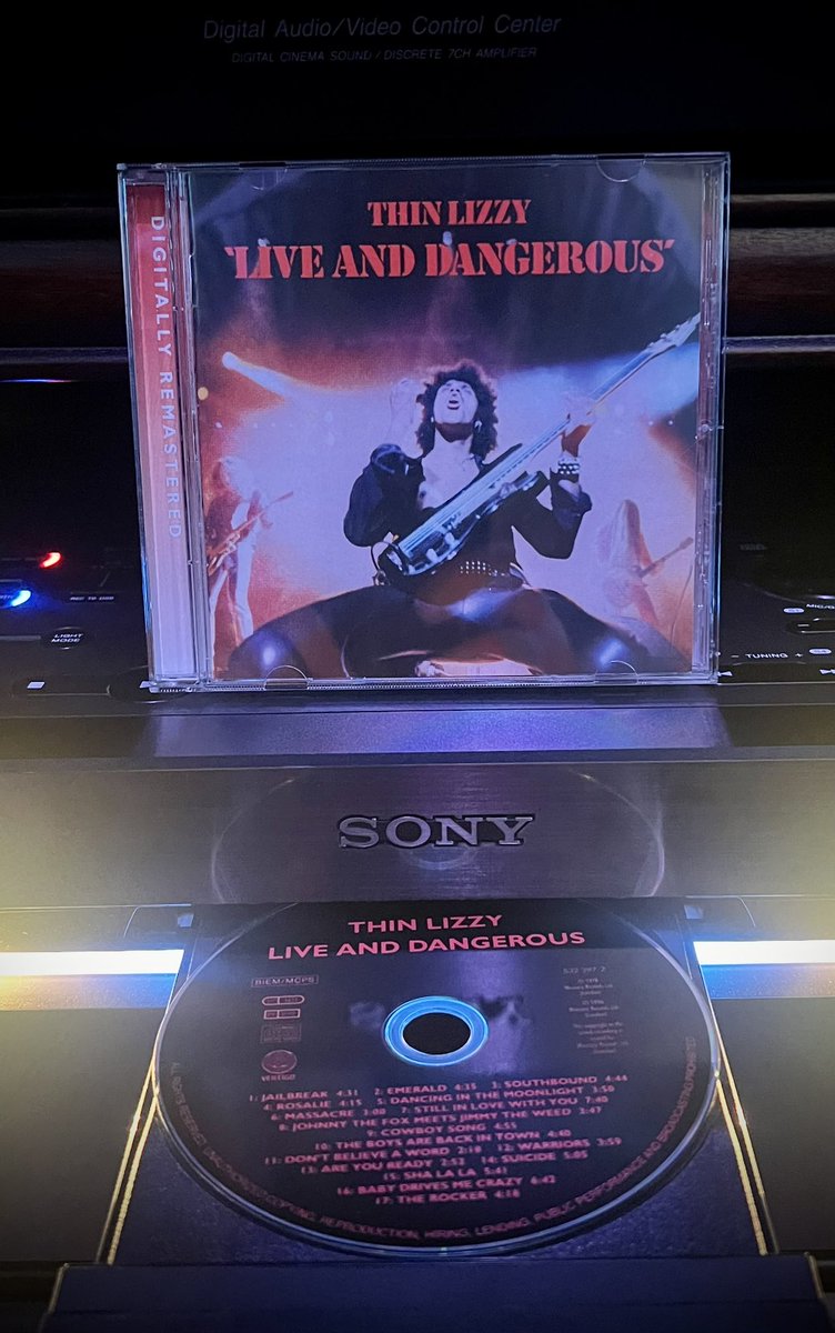 Finally have the live gem in my possession! Happy Friday my friends 🍻🔊🎶🤘😎🤘

#NowPlaying #ThinLizzy #LiveAndDangerous #PhysicalMusic