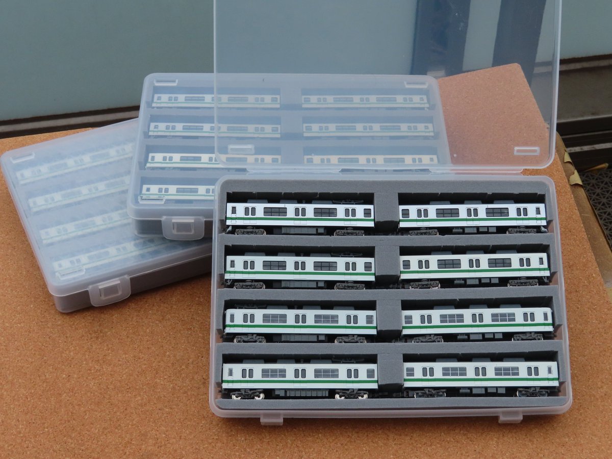 tamaonsen's tweet image. 最近は寒くて手を動かしていない代わりにエヌシェルのウレタン中敷きを使って車両ケースを作っていました。
KATOなどのケースよりコンパクトで、多くの車両を出し入れしなければいけない貨車やケースがない鉄道コレクションなどを収納するのに重宝します。
#Nshell