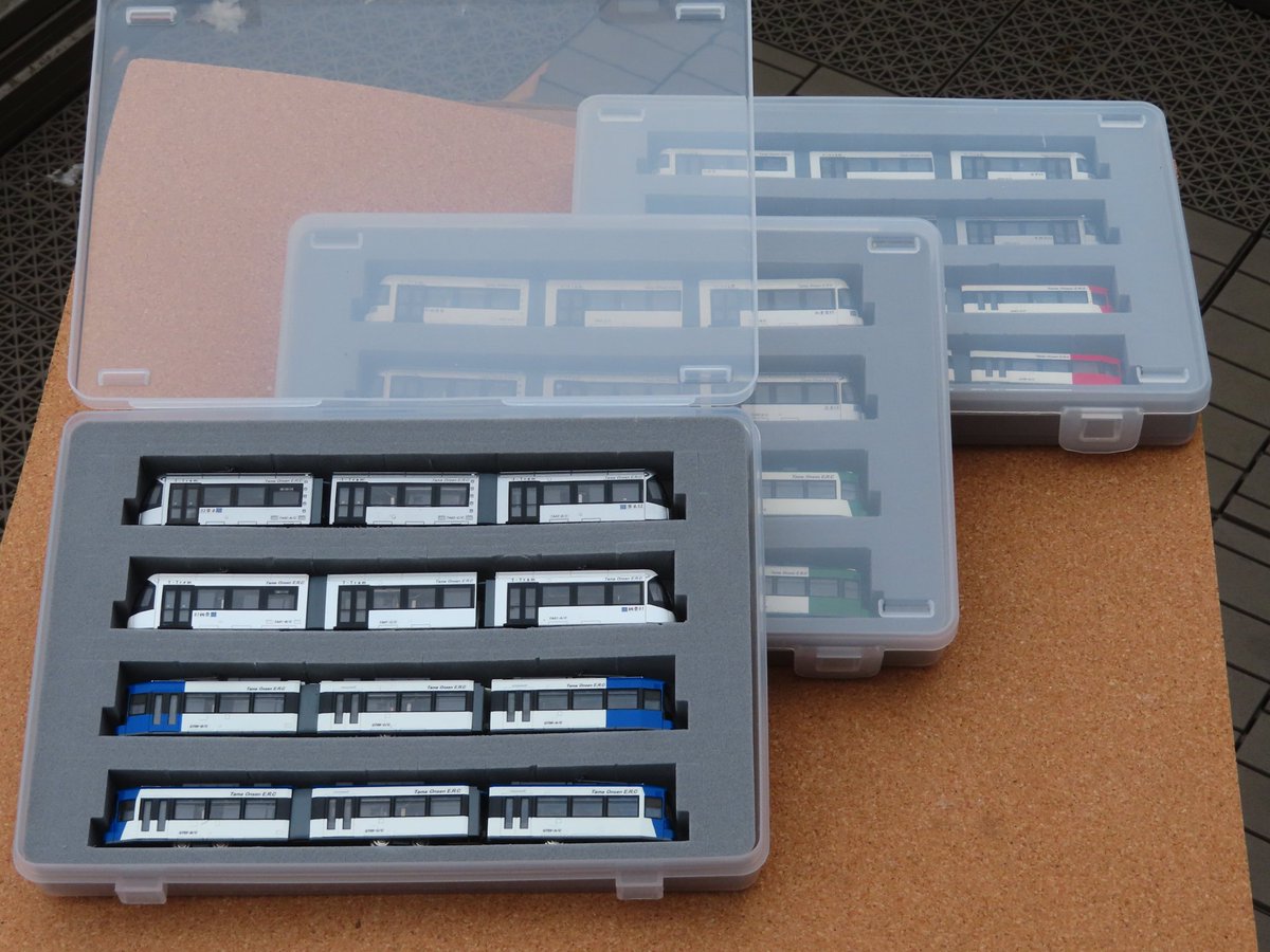 tamaonsen's tweet image. 最近は寒くて手を動かしていない代わりにエヌシェルのウレタン中敷きを使って車両ケースを作っていました。
KATOなどのケースよりコンパクトで、多くの車両を出し入れしなければいけない貨車やケースがない鉄道コレクションなどを収納するのに重宝します。
#Nshell