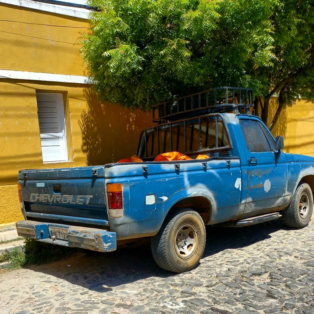 CarrosPodres's tweet photo. #Chevrolet #ford #Mercedesbenz #chevroletd20 #deltey #mb1113 #icó #Ceará #Brasil https://t.co/6DQjYl75XH