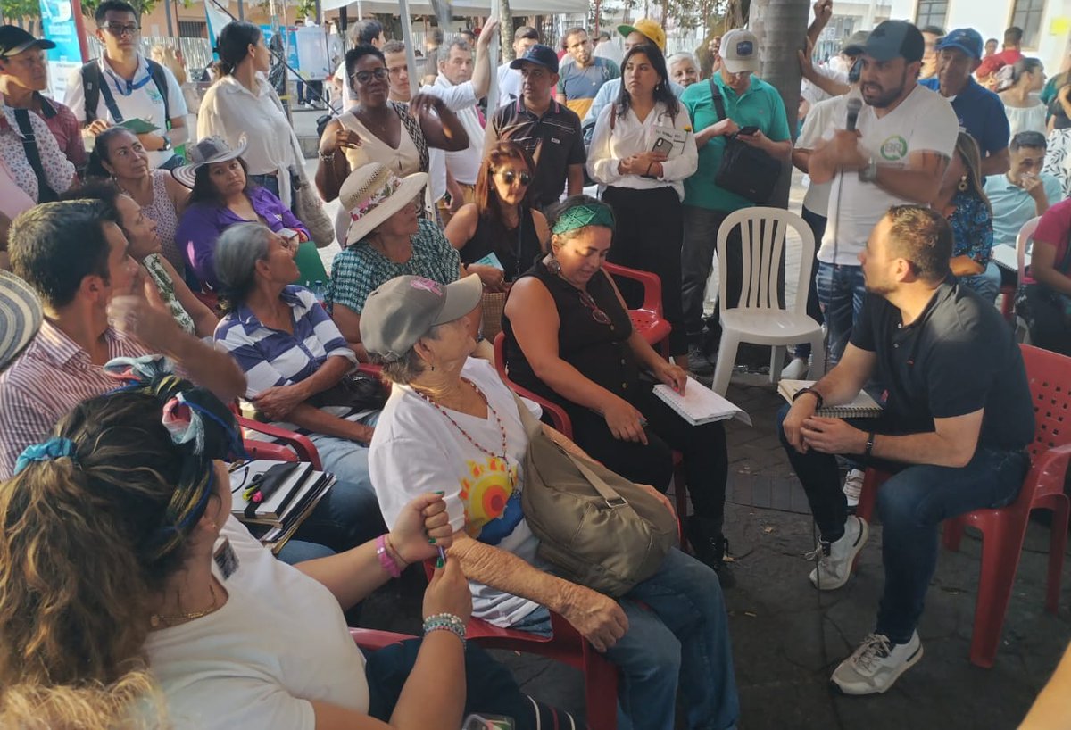 diegolchala's tweet photo. Cerramos las mesas de trabajo,  iniciando en el municipio de la #mesa con la concurrencia de #quipile #tena #cachipay #SanAntonio #anolaima y en la tarde desde #anapoima con  #viota, #apulo y #mesitasdelcolegio , escuchando apuestas en la mesa Ambiental para el #PDDConLaGente https://t.co/ewj5Bpu8tv