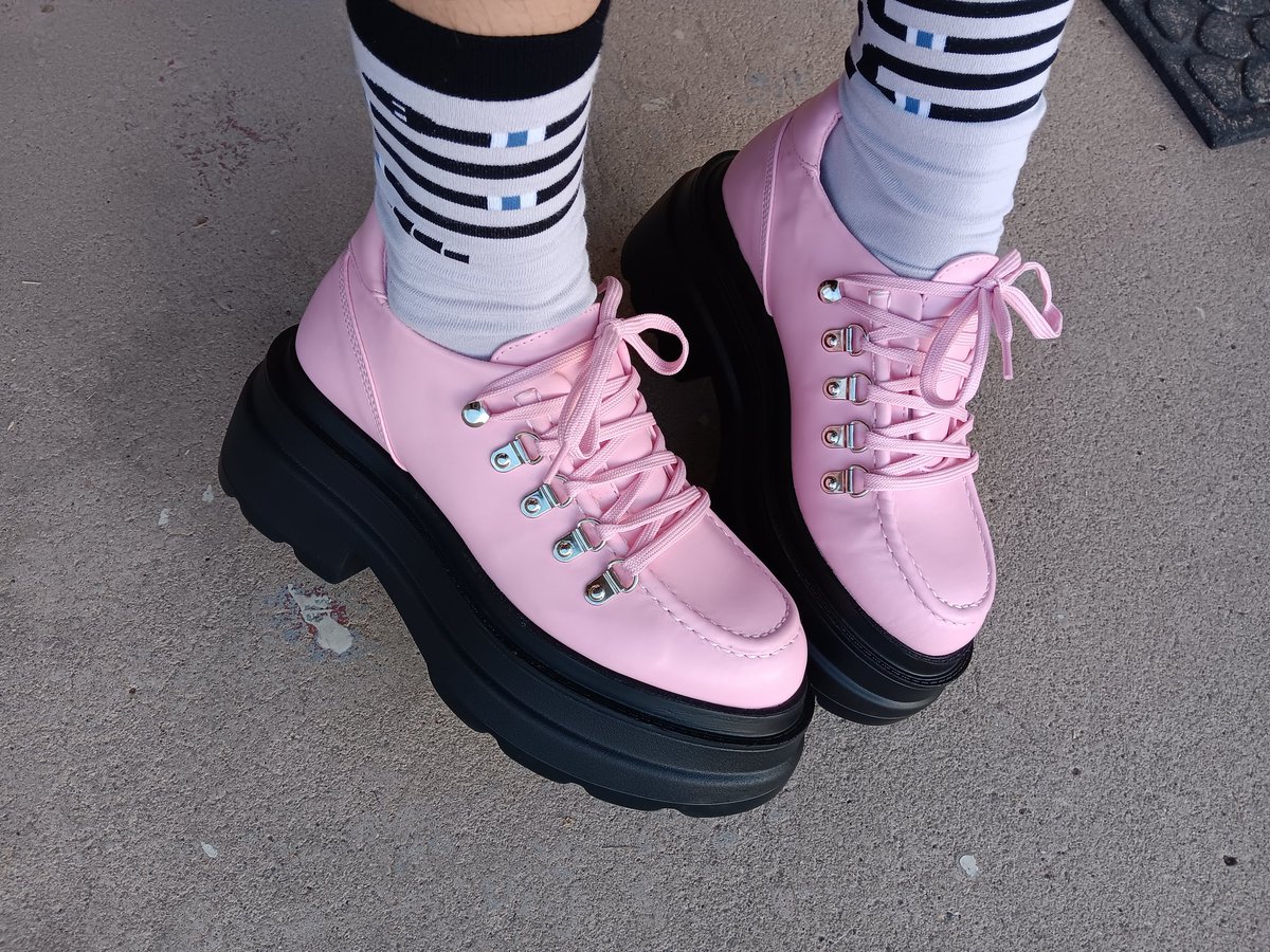 as a huge lover stan I am OBSESSED with these pink shoes I got 😍