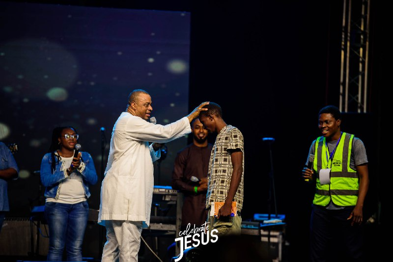 cjcrusade's tweet photo. A double dose of healing! 🙌8-month-long and generational Asthma all GONE to the GLORY of JESUS! No matter the duration of any condition, GOD is here to heal them all.
#testimonies #CelebrateJesus #CelebrateJesus5 #victoradeyemi #CelebrateJesusCrusade #revVictorAdeyemi #Ibadan https://t.co/Fu2uwVBbIz