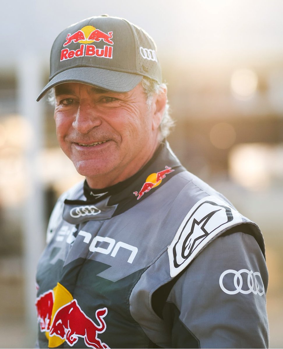 Fan absoluto de <a href="/CSainz_oficial/">Carlos Sainz</a> desde que lo vi en directo en el Rally Príncipe de Asturias con un #MaxiTurbo hace mil años!
Salvo <a href="/alo_oficial/">Fernando Alonso</a> no creo que haya nadie con unas manos como las suyas.
Es el “culpable” de mi pasión por cualquier cosa que tenga motor
#Leyenda