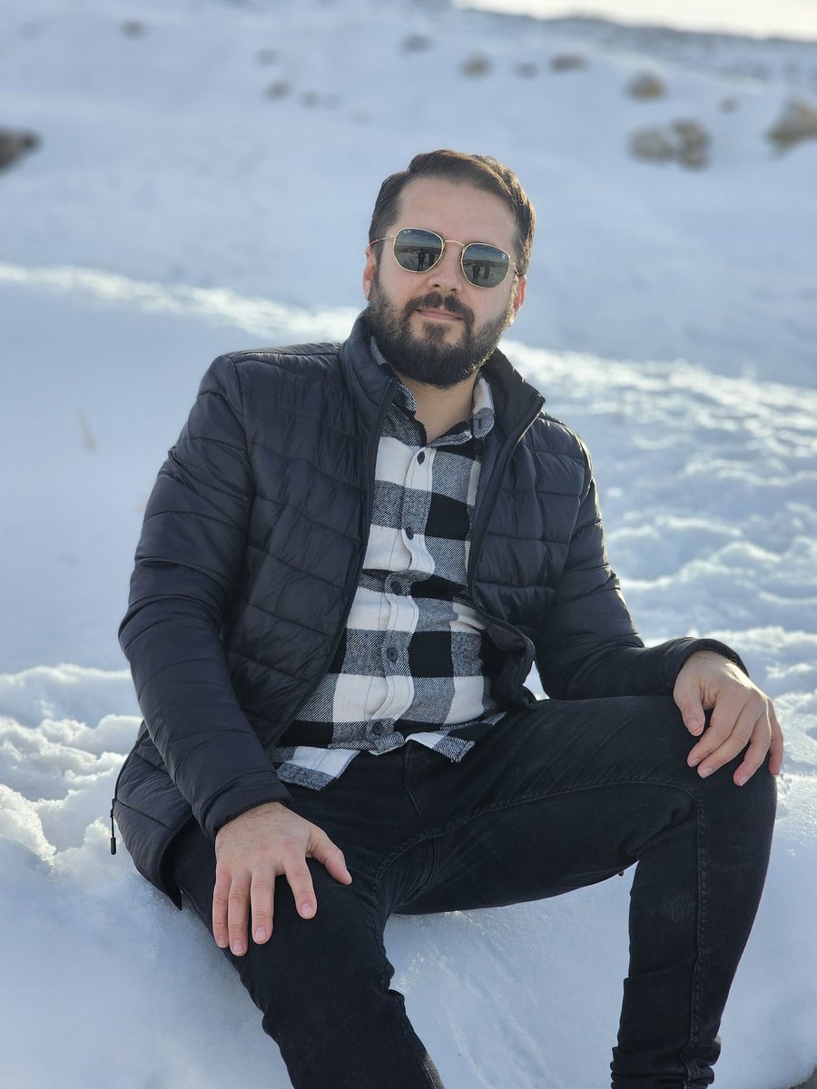Ari_barca10's tweet photo. [مەگەڕێ لە بەختەوەری گەر لەنوێژ بێ خەبەری🕊️🤍] https://t.co/AsgZ737oDf