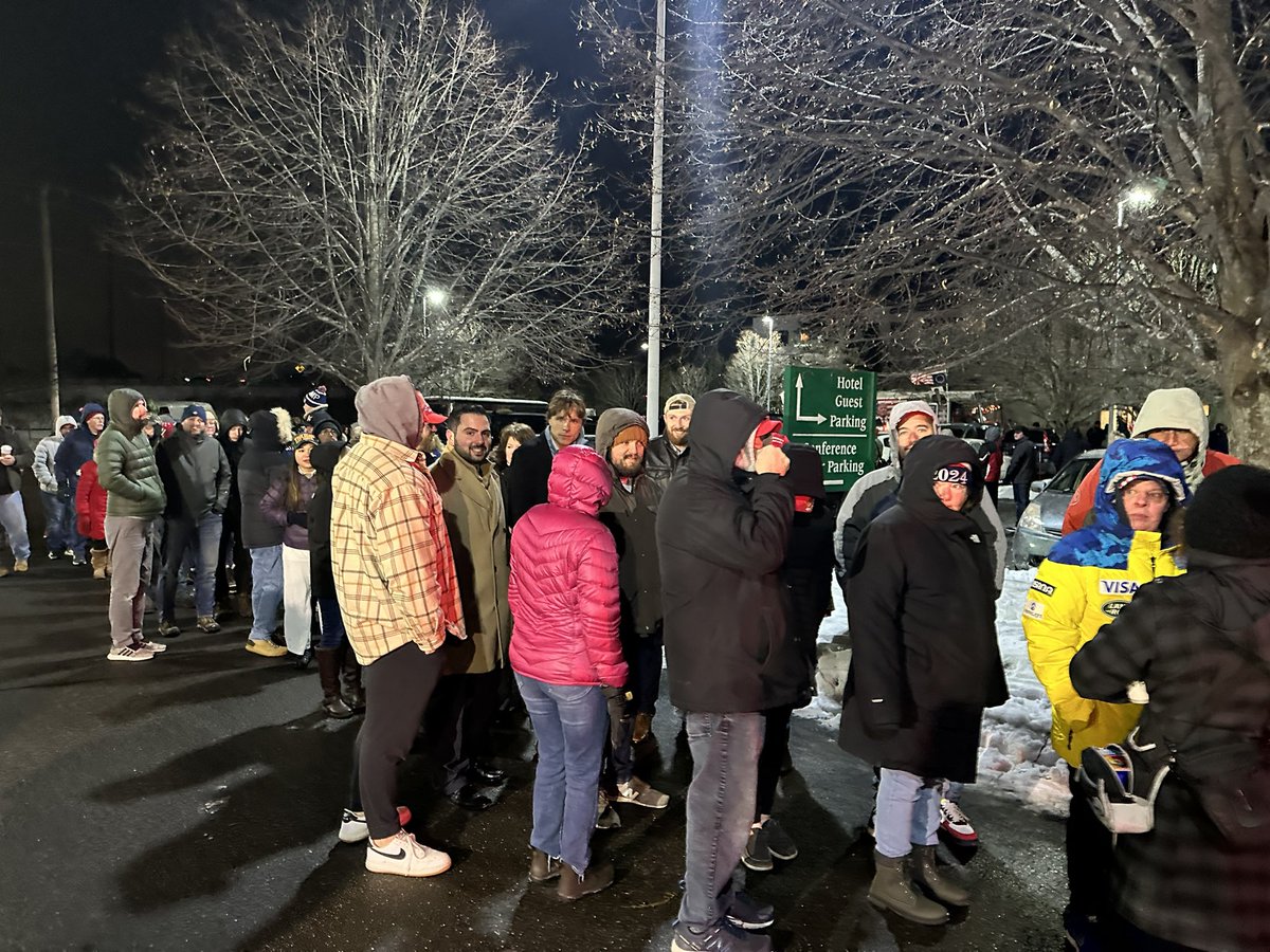 JonChrisos's tweet photo. Long line in Concord as people hope to get inside for tonight’s @realDonaldTrump rally. They are waiting outside in feels like 4 degrees cold. https://t.co/oZRELvcYz4