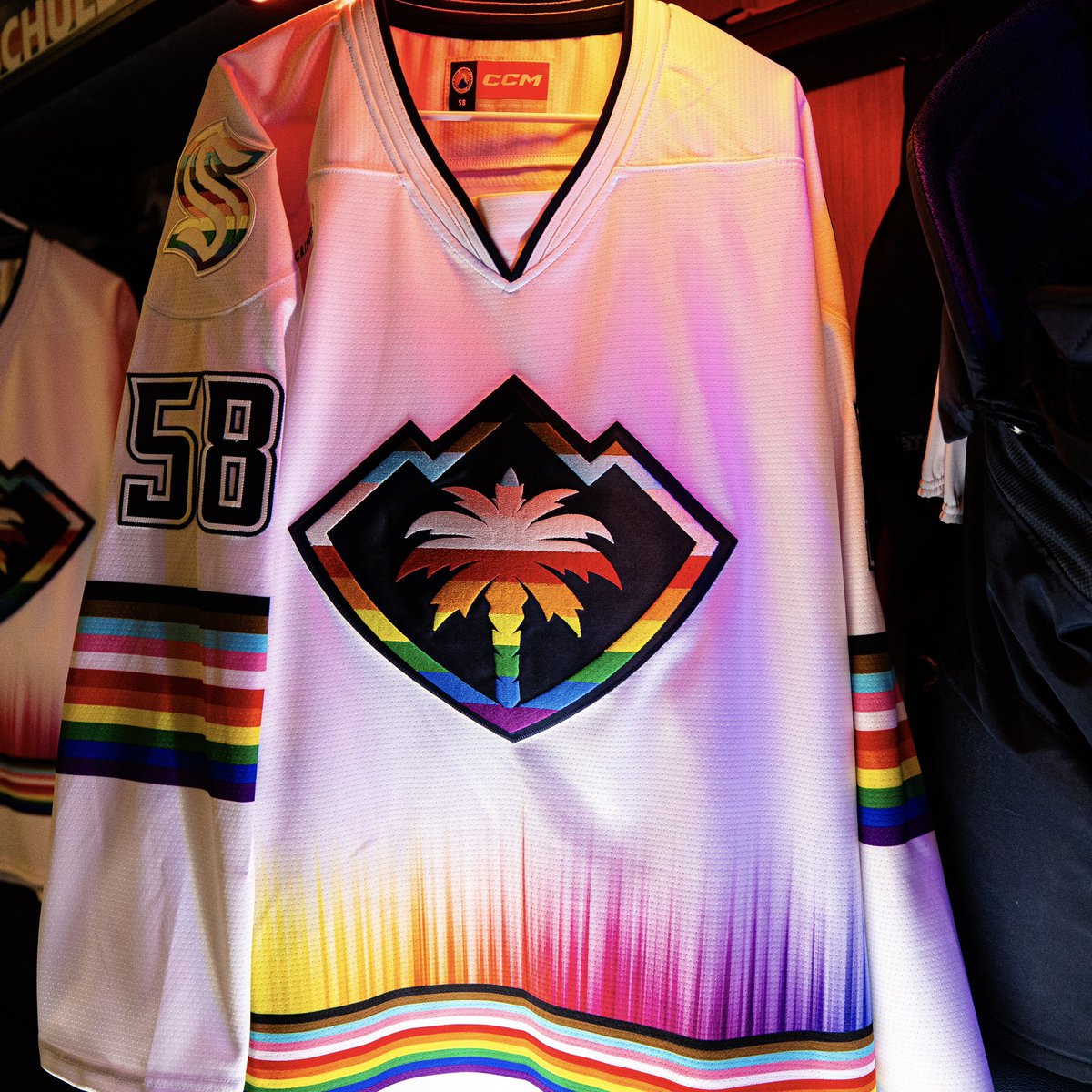 These jerseys are 🔥🏳️‍🌈 get yours here web.dashapp.io/team/coachella… 

Proceeds will benefit Greater Palm Springs Pride #OneValley #OneTeam #CVFirebirds #LetsFly @Firebirds