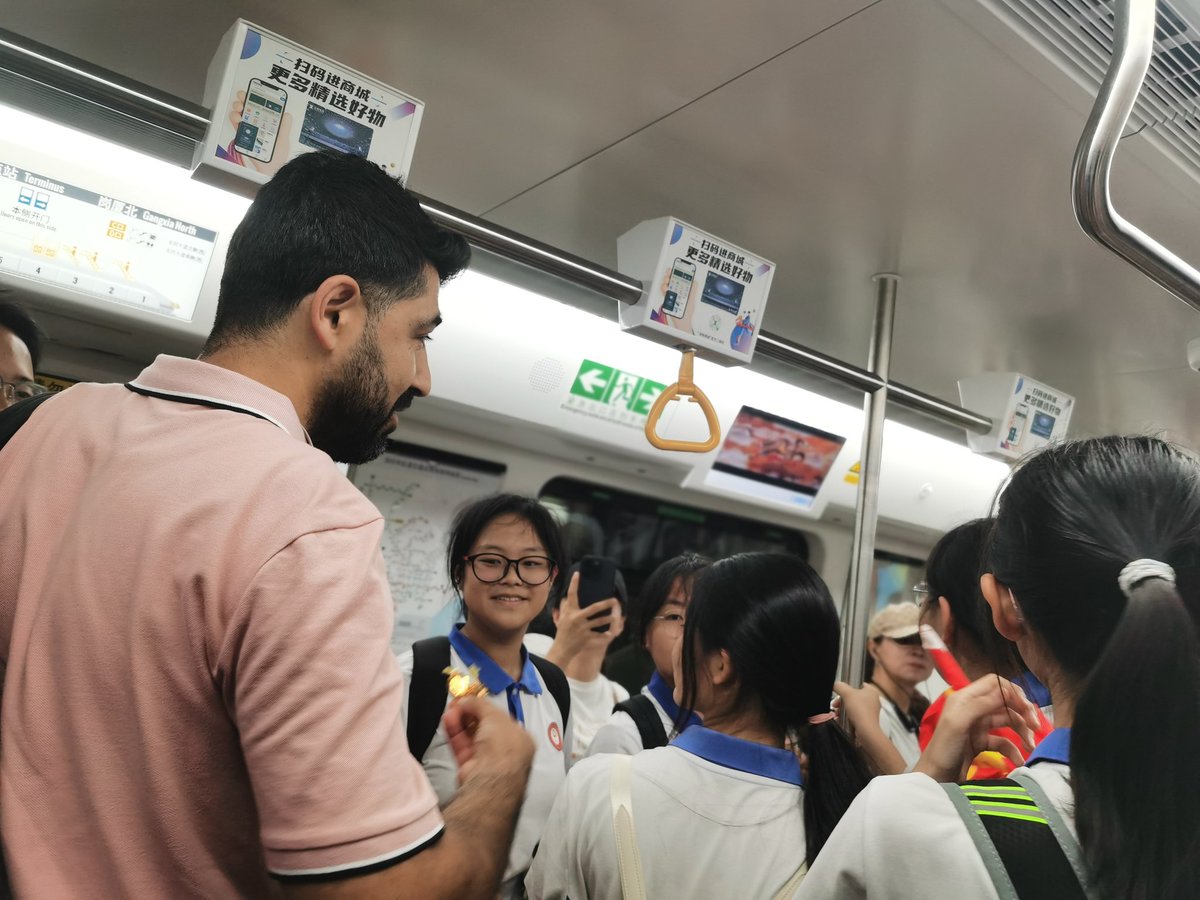 A small smile is touching big hearts
#sweet #hearts #china #shenzen #share