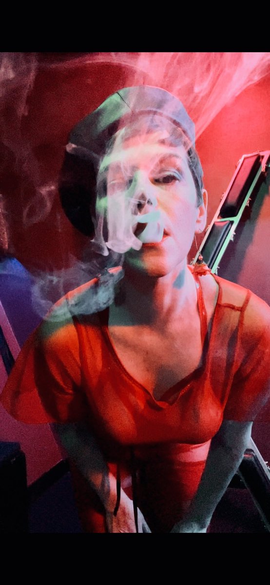 I’m a pleasure breathing dragon looking for an ashtray. you open? #smoke #ashtray #kink