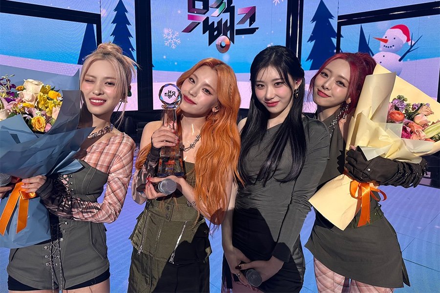 Kpop3Jessi's tweet photo. °• Hoje MIDZY's Nossas Rainhas Conquistaram Seu 1° Win de "UNTOUCHABLE" No Music Bank, Parabéns Amores da Minha Vida!❤️❤️❤️❤️❤️✨️🎶🏆
ITZY UNTOUCHABLE 1ST WIN
#UNTOUCHABLE1stWin https://t.co/vKYQc7ousO