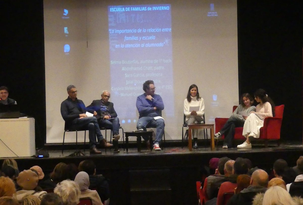OchoaIees's tweet photo. Inauguración Escuela de Familias, "Juntos". Abrió sesión nuestra directora, Mercedes Neira y con presencia on line de nuestro consejero, Lorenzo Capellán, intervención de asesora, Paloma Germán y Jorge Blanco, orientador, condujo y dinamizó la posterior mesa redonda. Os esperamos https://t.co/HOWEvGFpuL