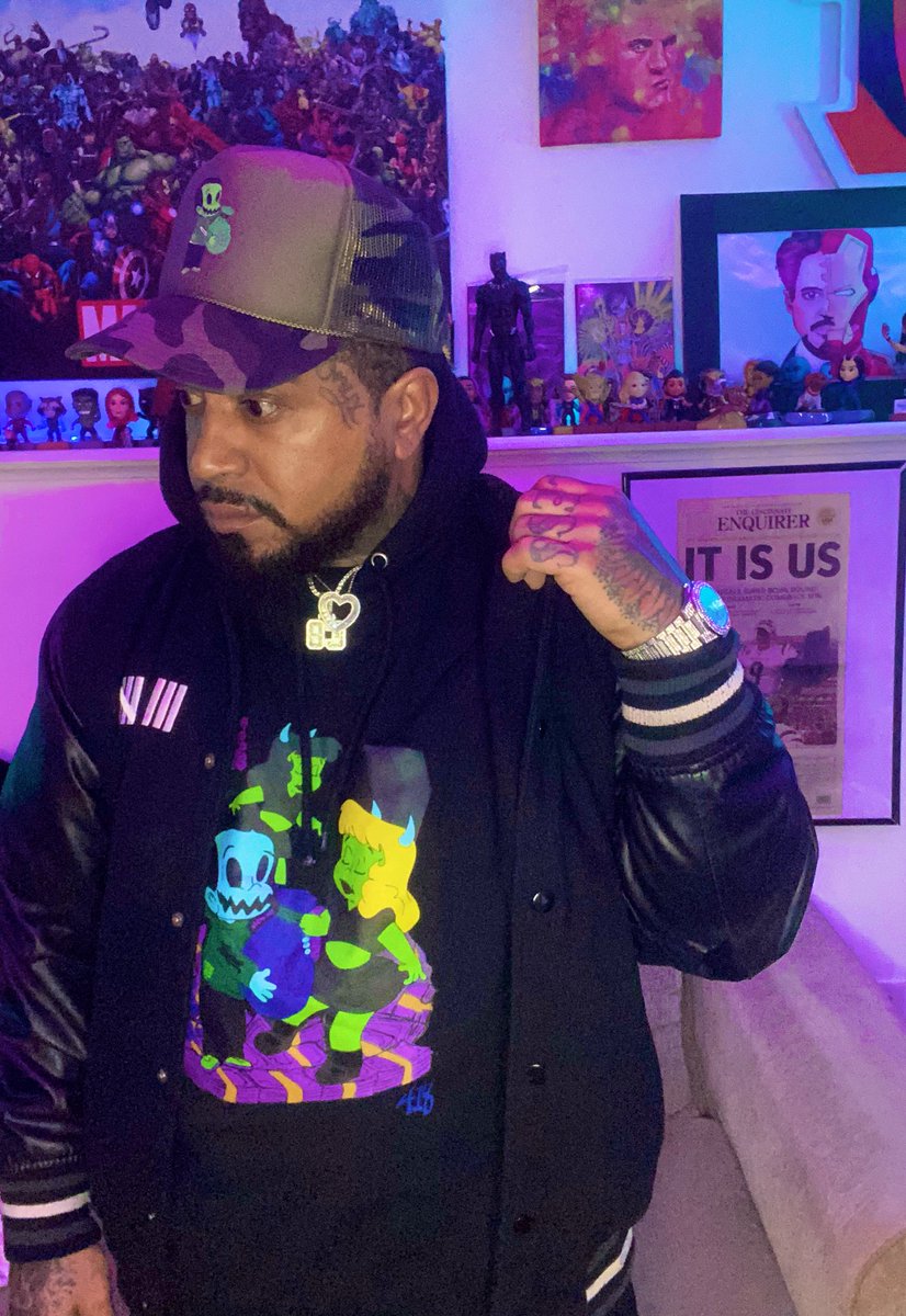 SantinoCorleon's tweet photo. Lifestyle of the #DeadRich I could charm the panties of a dead bitch 🤑 https://t.co/iyssxCjbtV