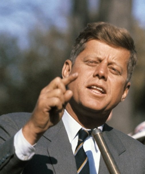 Monica_Fibonacci is taking space 🍎 🇨🇦🔔 tweet media