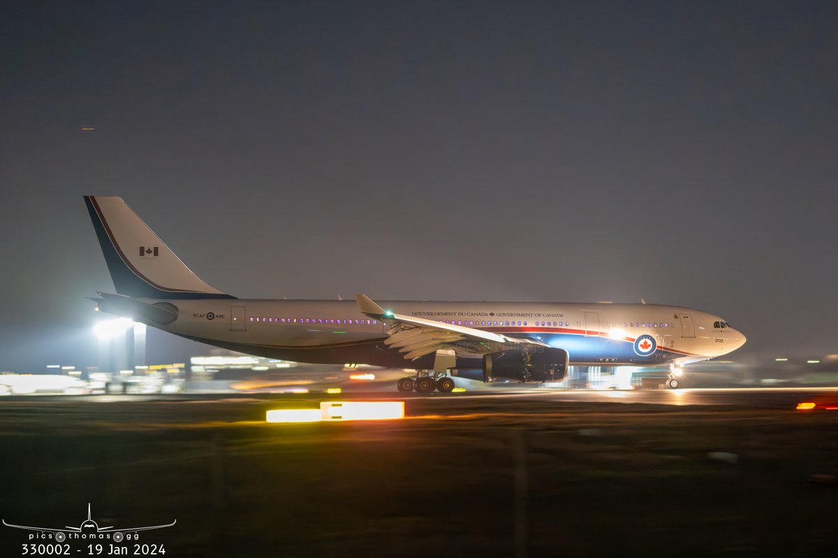 picsthomasgg's tweet photo. The @RCAF_ARC's latest toy arriving at London Stansted at 11pm last night 🇨🇦🇬🇧

📸 #A330 #CC330 330002 as CFC3432 19/1/2024 #avgeek https://t.co/vX3qlgmr89