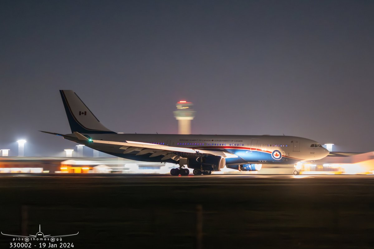 picsthomasgg's tweet photo. The @RCAF_ARC's latest toy arriving at London Stansted at 11pm last night 🇨🇦🇬🇧

📸 #A330 #CC330 330002 as CFC3432 19/1/2024 #avgeek https://t.co/vX3qlgmr89