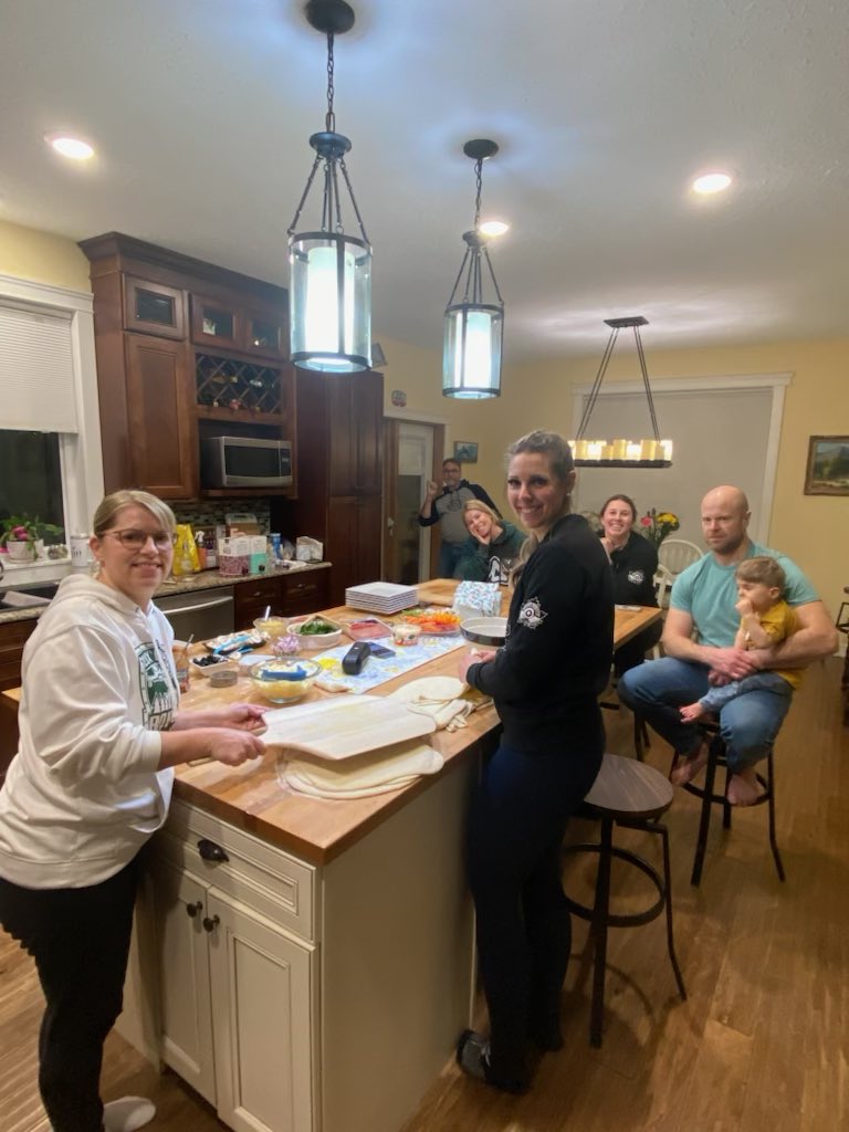 Dinner time! Our hosts Gord and Sonya are making us homemade pizzas tonight. Yum! 🍕

Time to relax this evening and hope for the best.

#SilverSquad #VTScotties #loveourhosts 💚