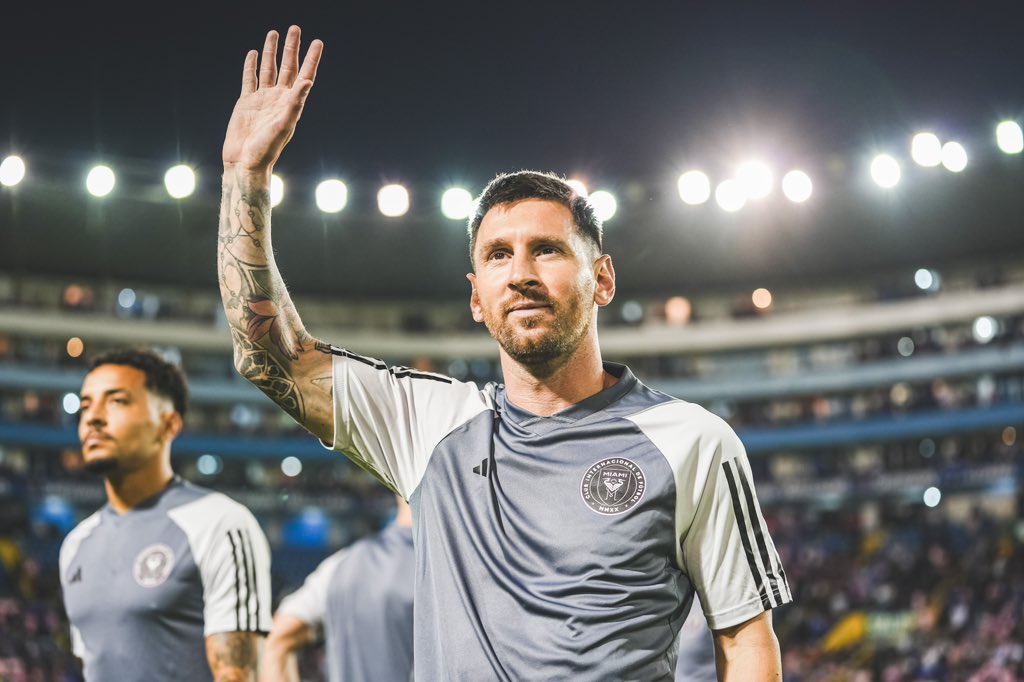 ShowmanSV's tweet photo. Increíble postal de Lionel Messi en el Cuscatlán 🇸🇻🐐 https://t.co/xdjH0rolQD