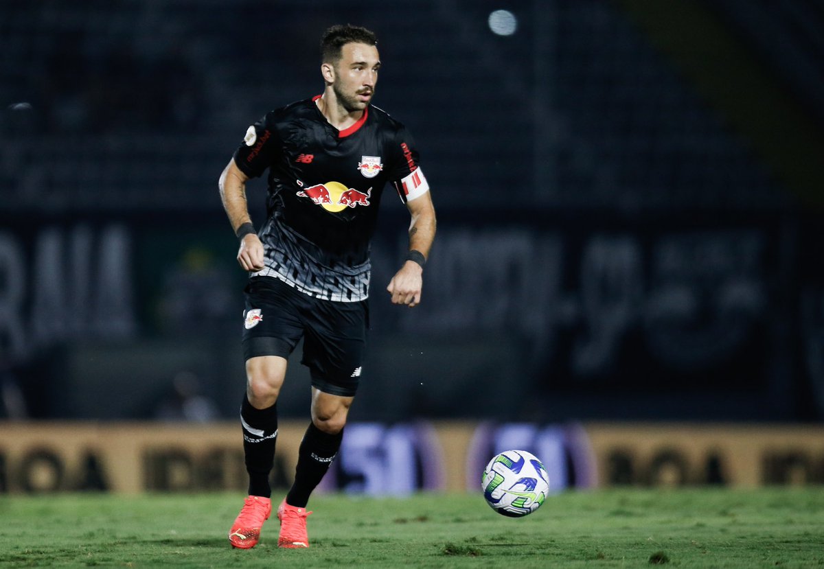 futebol_info's tweet photo. ⚠️ Flamengo desiste da contratação de Léo Ortiz, do Red Bull Bragantino.

Clube paulista seguiu irredutível na pedida de quase R$ 50 milhões, e o Rubro-Negro não aceitou pagar.

Diretoria do Fla vai buscar a contratação de outro zagueiro.

🗞 Canal @venecasagrande
📸 Ari Ferreira/Red Bull Bragantino