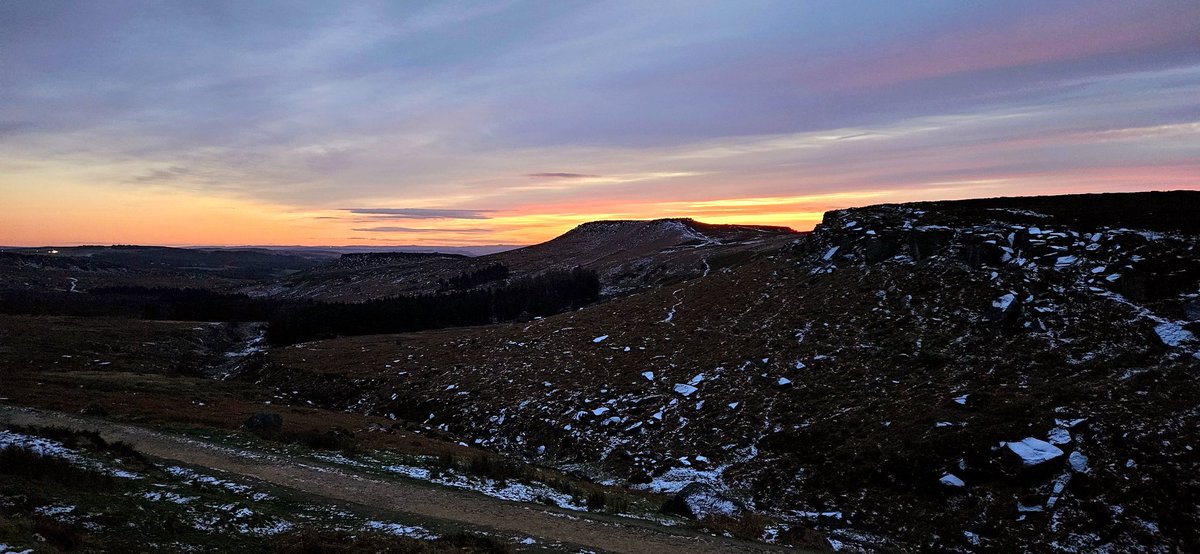 Customdiver's tweet image. Great to watch the changing colours of the sunset over the Peak District late this afternoon.