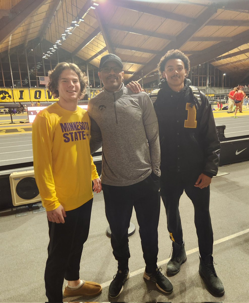 jcizzllsr's tweet photo. Just a Couple of @Athletics_OCHS Legendary Record Holders competing at a High Level!  💙... 💛🖤... 💛💜 💪🏾😤
@CollinWindorski
@james_carter106
@ocxc_girls_boys https://t.co/TNXhorLAU6