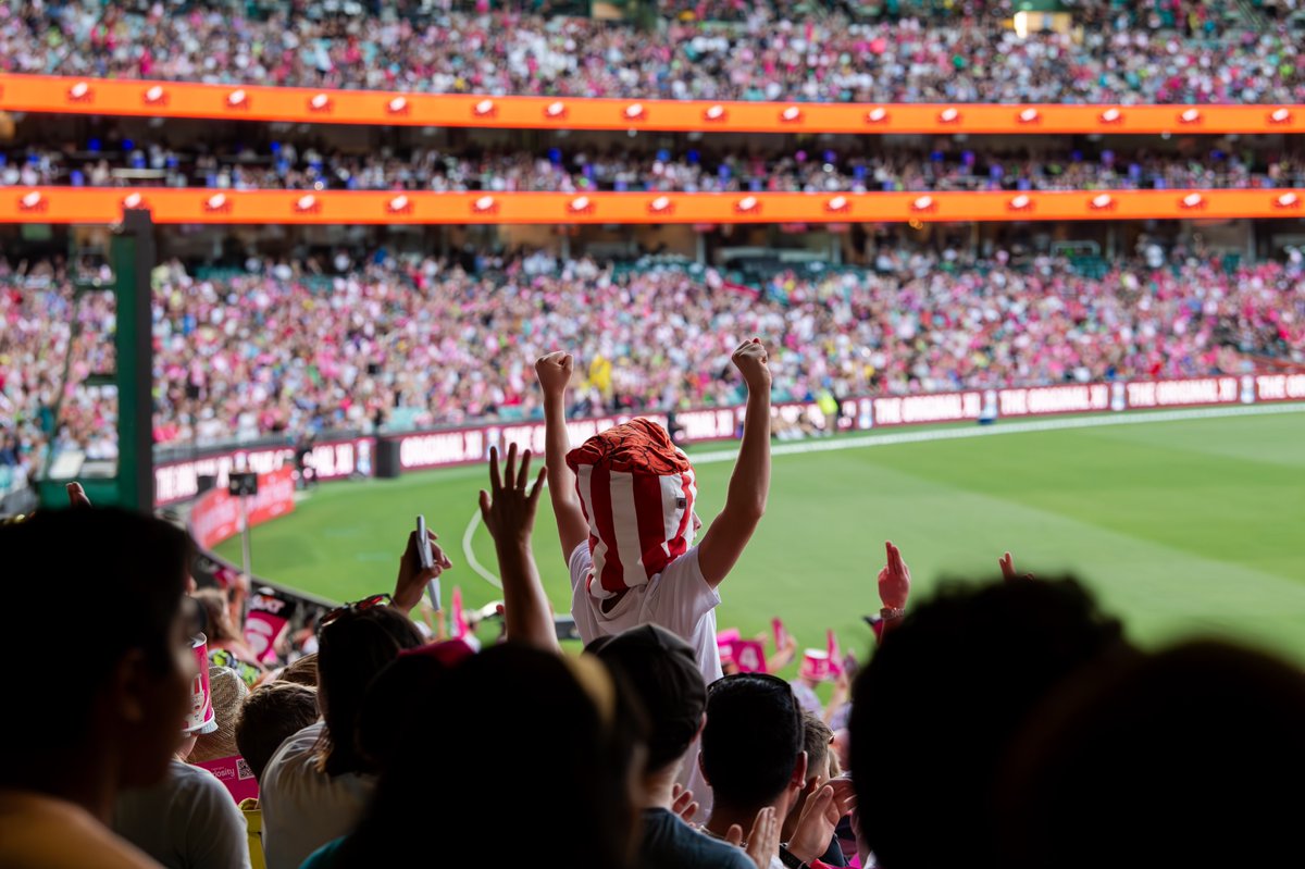 SYDNEY, IT'S TIME! 🏟️

Tickets for Wednesday night's decider at the <a href="/scg/">Sydney Cricket Ground</a> are on sale NOW! 

Get yours before it's too late ⤵️ premier.ticketek.com.au/shows/show.asp…

LET'S PAINT #BBL13 PINK 💖

#LIKEASIXER
