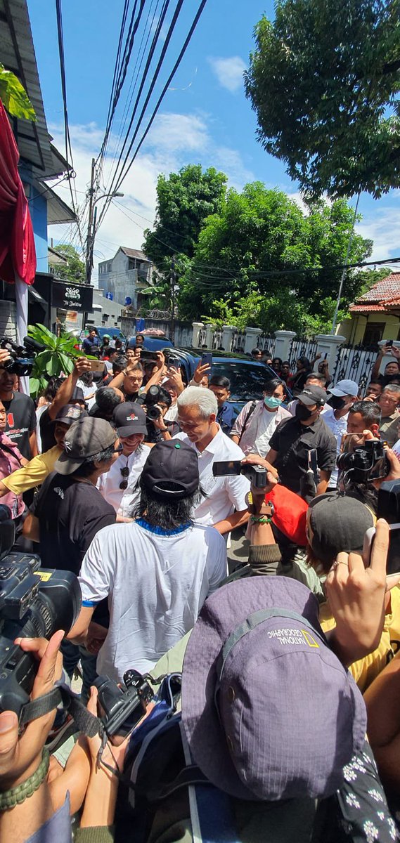Wow pak <a href="/ganjarpranowo/">Ganjar Pranowo</a> sudah tiba di acara SLANK for Ganjar Pranowo hari ini di Potlot, (20/01/2024). 🤟 #SlankGanjarMahfud #GanjarMahfud2024