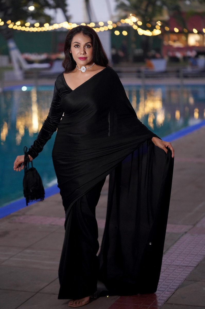 A touch of tradition, a splash of modernity – the perfect recipe for a cocktail saree evening by @swtantraofficial 🖤🖤
.
.
Photography by: <a href="/prashant/">Prash</a>.photography 
Hairstyle by: <a href="/siddhi/">Sid Lizcano</a>.sawant.716 

#LookOfTheDay #Cocktail #Saree #cocktailtime #Swtantra #Hetalyadav